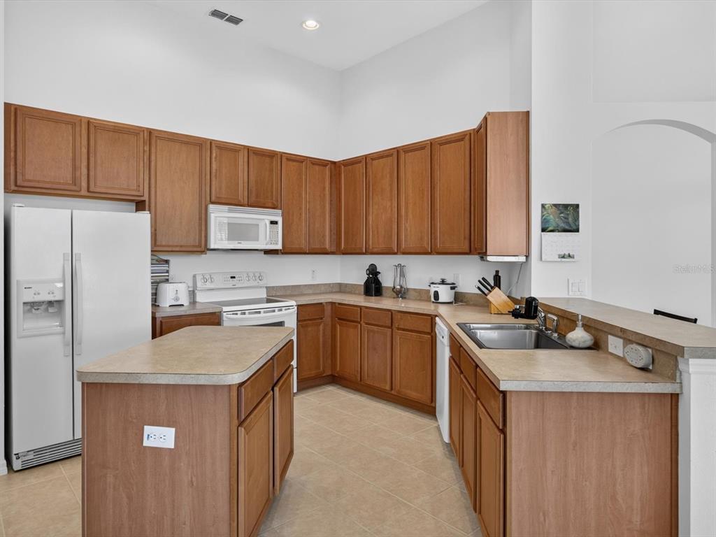 2275 Rambling Oaks Way Kissimmee, FL 34746 - Photo 15 of 51