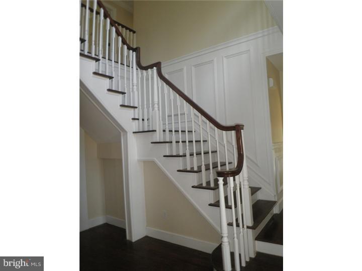 407 Woodhill Road Wayne, PA 19087 - Photo 3 of 12 Foyer
