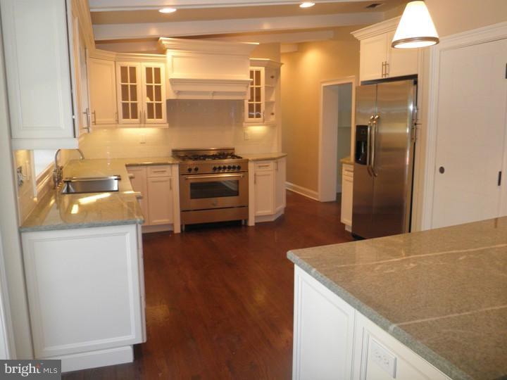 407 Woodhill Road Wayne, PA 19087 - Photo 4 of 12 Kitchen