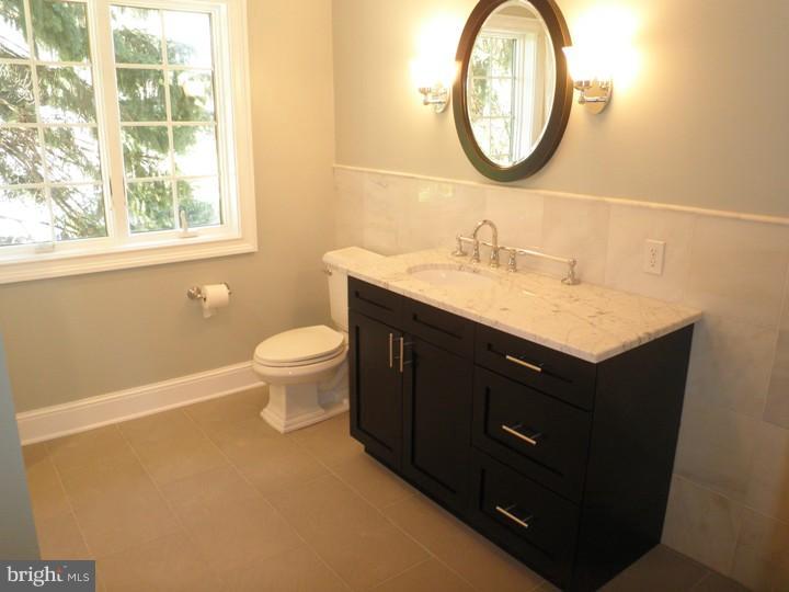 407 Woodhill Road Wayne, PA 19087 - Photo 8 of 12 Bathroom