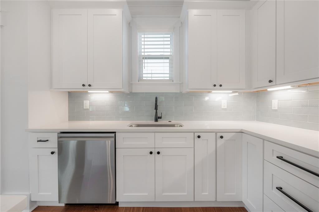 807 East Ida Street, Unit 1 Tampa, FL 33603 - Photo 5 of 48