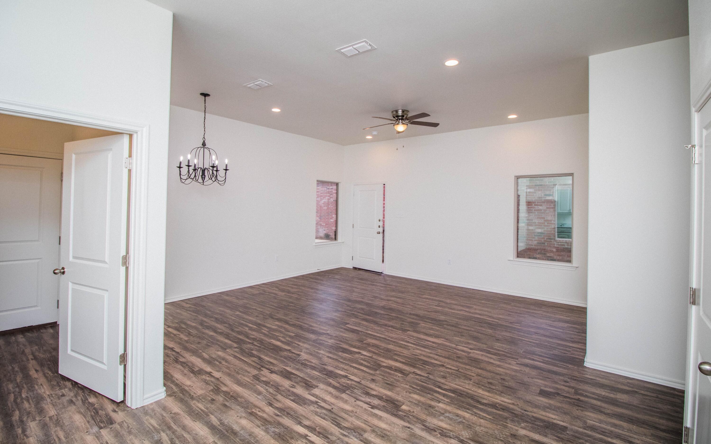 2015 102nd Street Lubbock, TX 79423 - Photo 3 of 24 Living Room