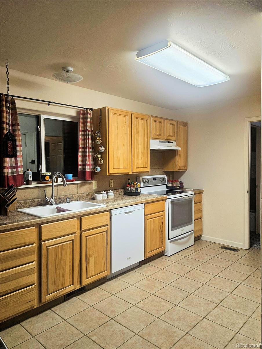 2660 Campfire Road Hartsel, CO 80449 - Photo 28 of 49