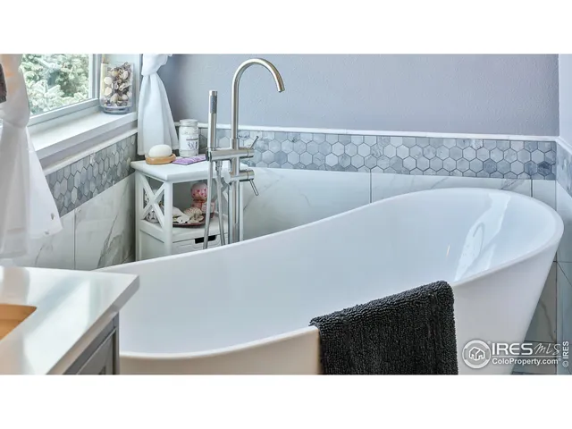 a black and white photo of a sitting area