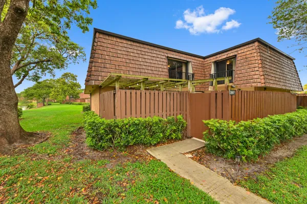 $299,900 | 2007 20th Lane, Greenacres, FL 33463