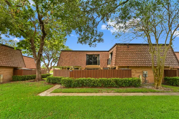 $299,900 | 2007 20th Lane, Greenacres, FL 33463