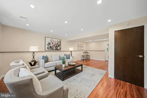 $525,000 | 19517 Laguna Drive, Gaithersburg, MD 20879