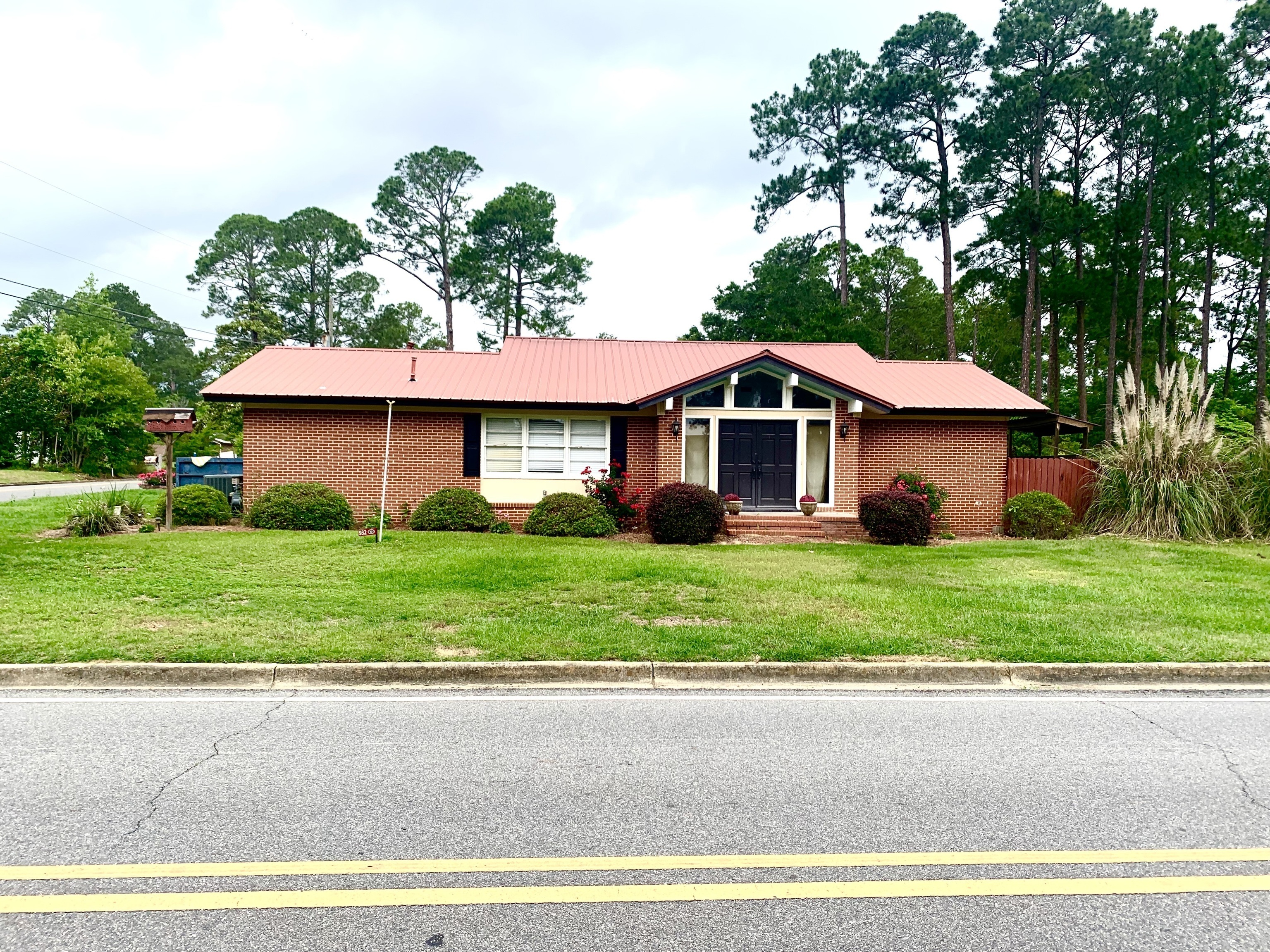 932 5th Avenue Eastman, GA 31023 - Photo 1 of 1 a front view of a house with a yard
