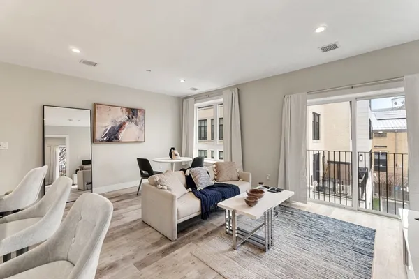 $3,450 | 1457 A Tremont Street, Unit 207, Boston, MA 02120