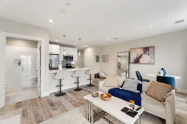 $3,450 | 1457 A Tremont Street, Unit 207, Boston, MA 02120