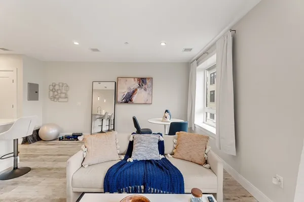 $3,450 | 1457 A Tremont Street, Unit 207, Boston, MA 02120