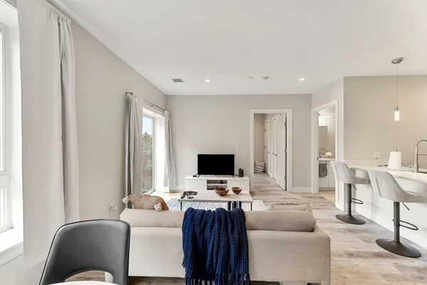 $3,450 | 1457 A Tremont Street, Unit 207, Boston, MA 02120