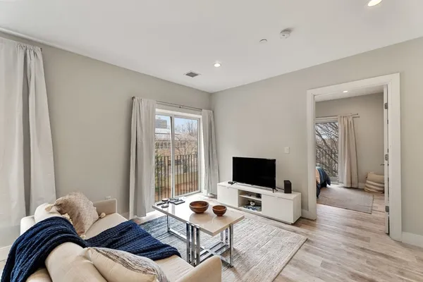 $3,450 | 1457 A Tremont Street, Unit 207, Boston, MA 02120