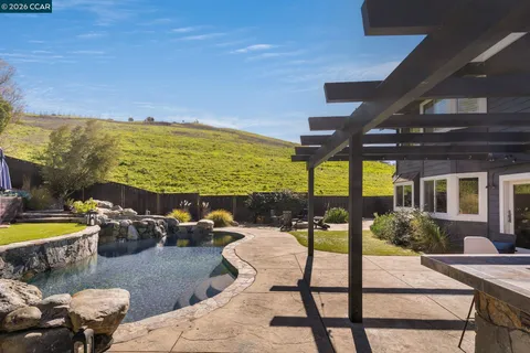 $2,249,000 | 92 Hillview Drive, Danville, CA 94506