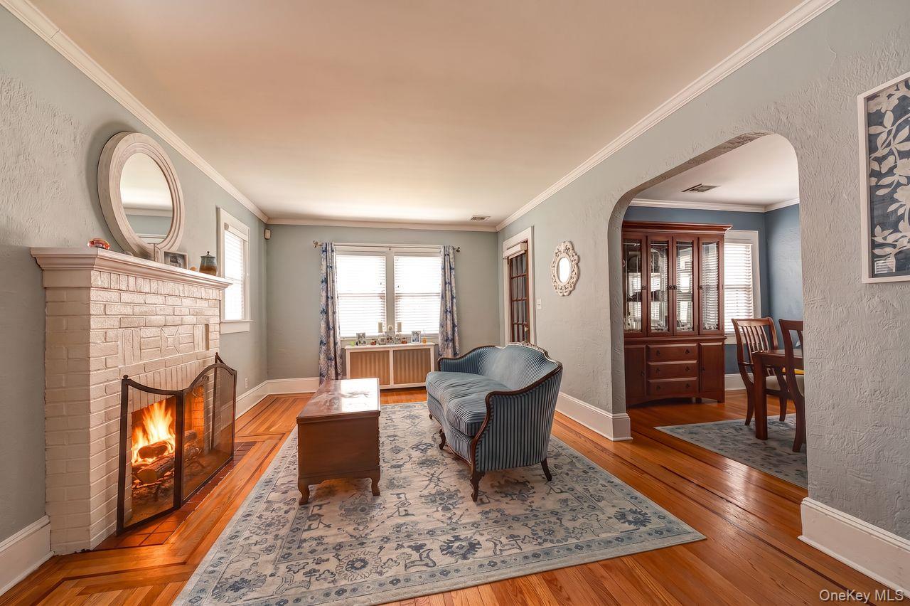 6 Troy Place Merrick, NY 11566 - Photo 3 of 24