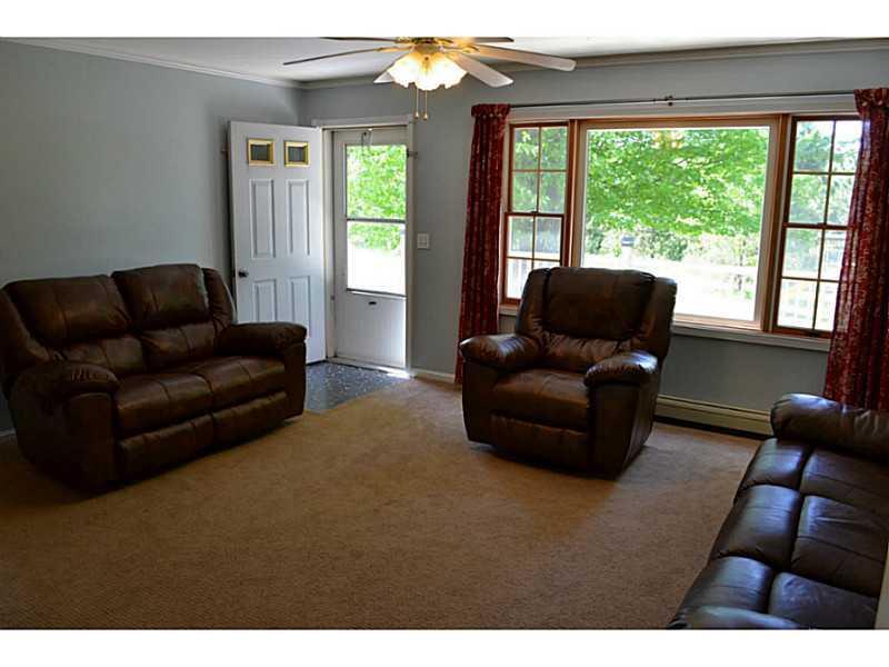 207 West Alna Road Wiscasset, ME 04578 - Photo 10 of 32 Living Room.