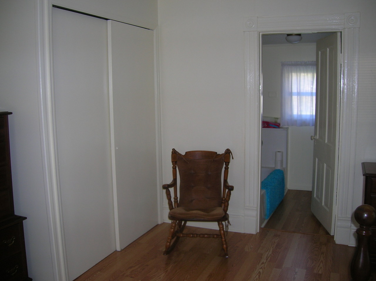 1516 Riverside Terrace Southeast Roanoke, VA 24014 - Photo 4 of 12 a view of a chair in wooden floor