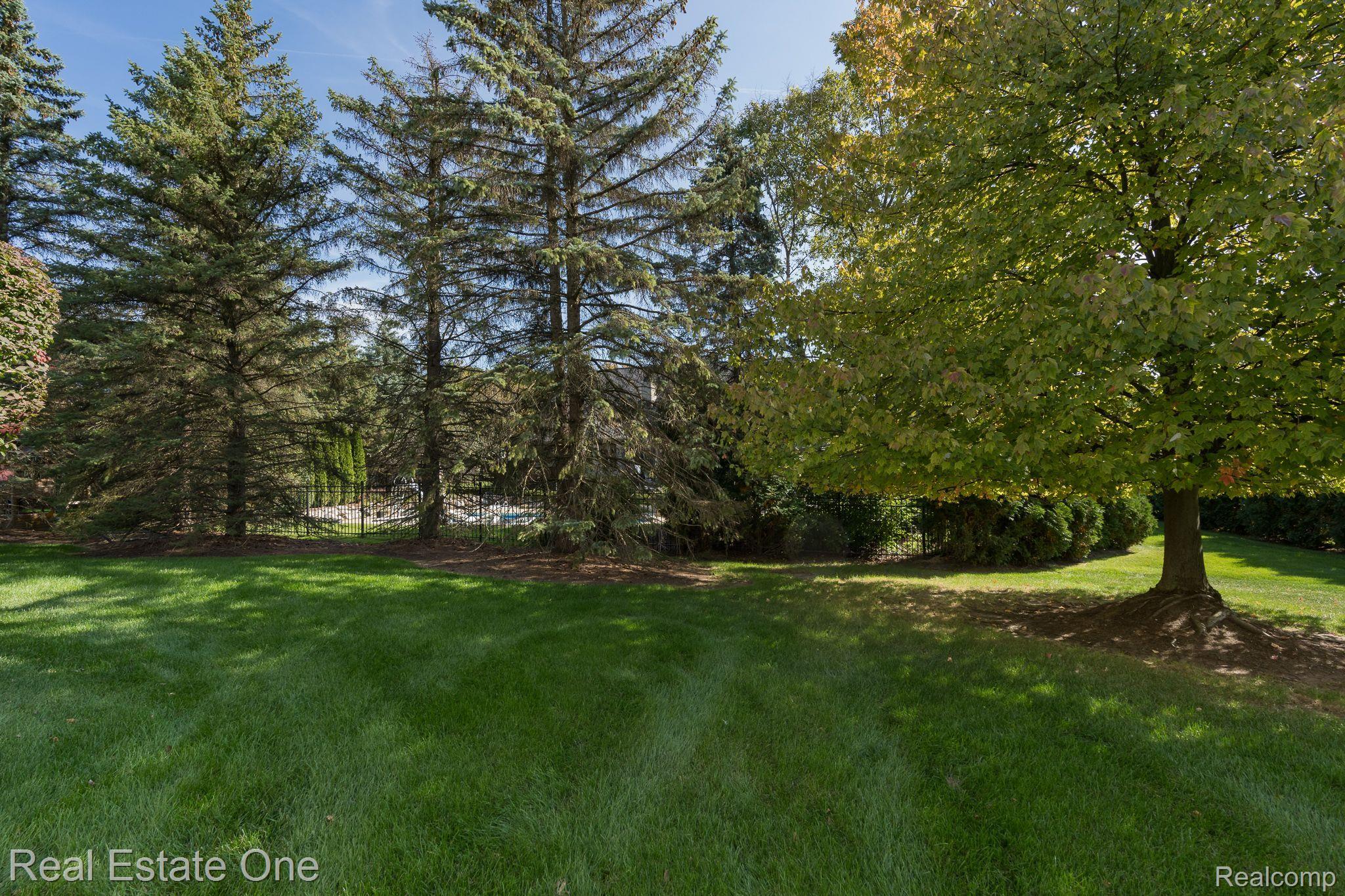 5849 Kingspointe Drive Rochester, MI 48306 - Photo 54 of 57 Gallery Image 54