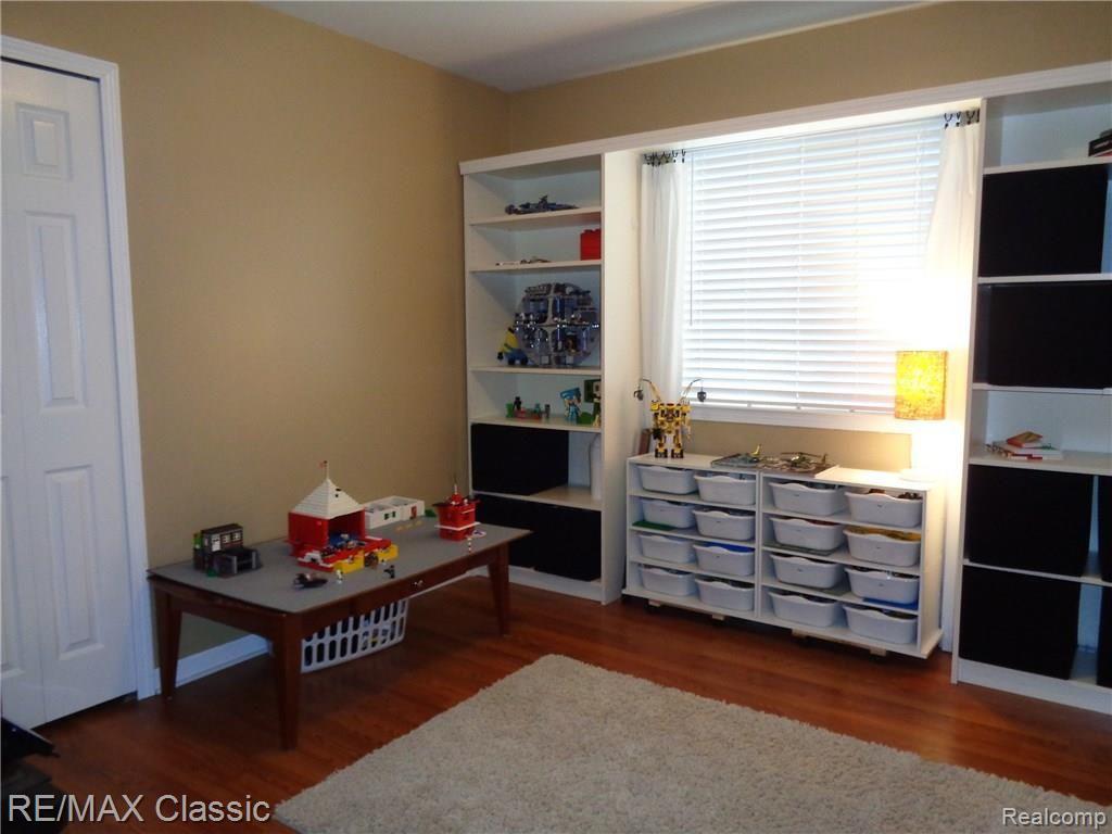 2532 Gerald Avenue Rochester, MI 48307 - Photo 11 of 17 3RD BEDROOM