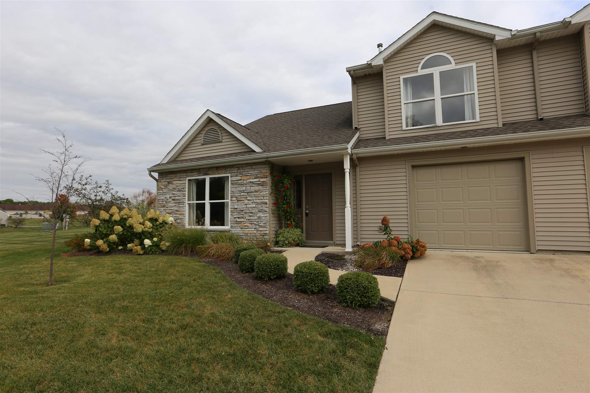 10017 Oak Trail Road Fort Wayne, IN 46825 - Photo 3 of 16 Gallery Image 3