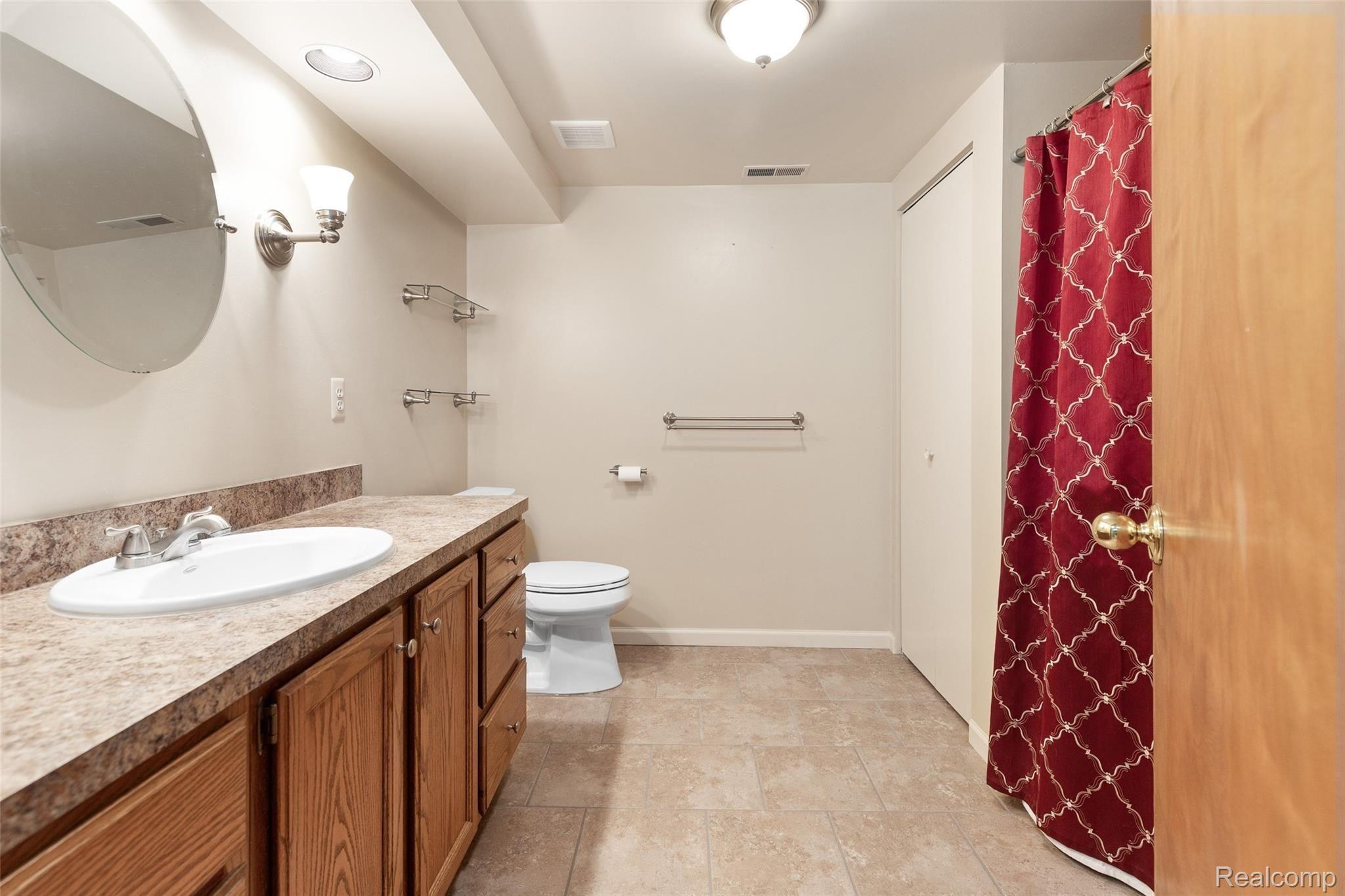 3755 Drahner Road Oxford, MI 48370 - Photo 25 of 35 Bath3.jpg
