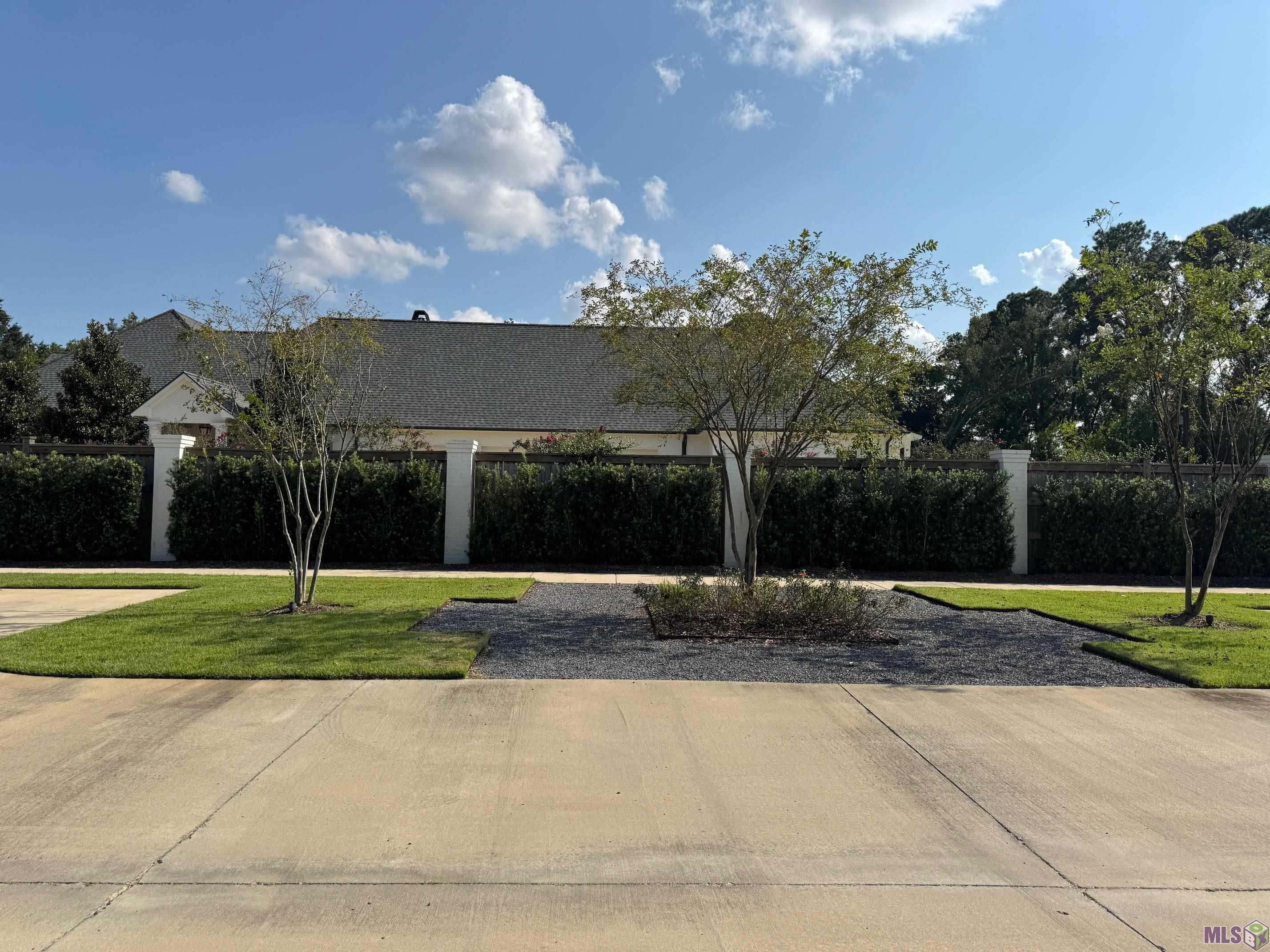 9601 Inniswold Park Lane Baton Rouge, LA 70809 - Photo 3 of 5