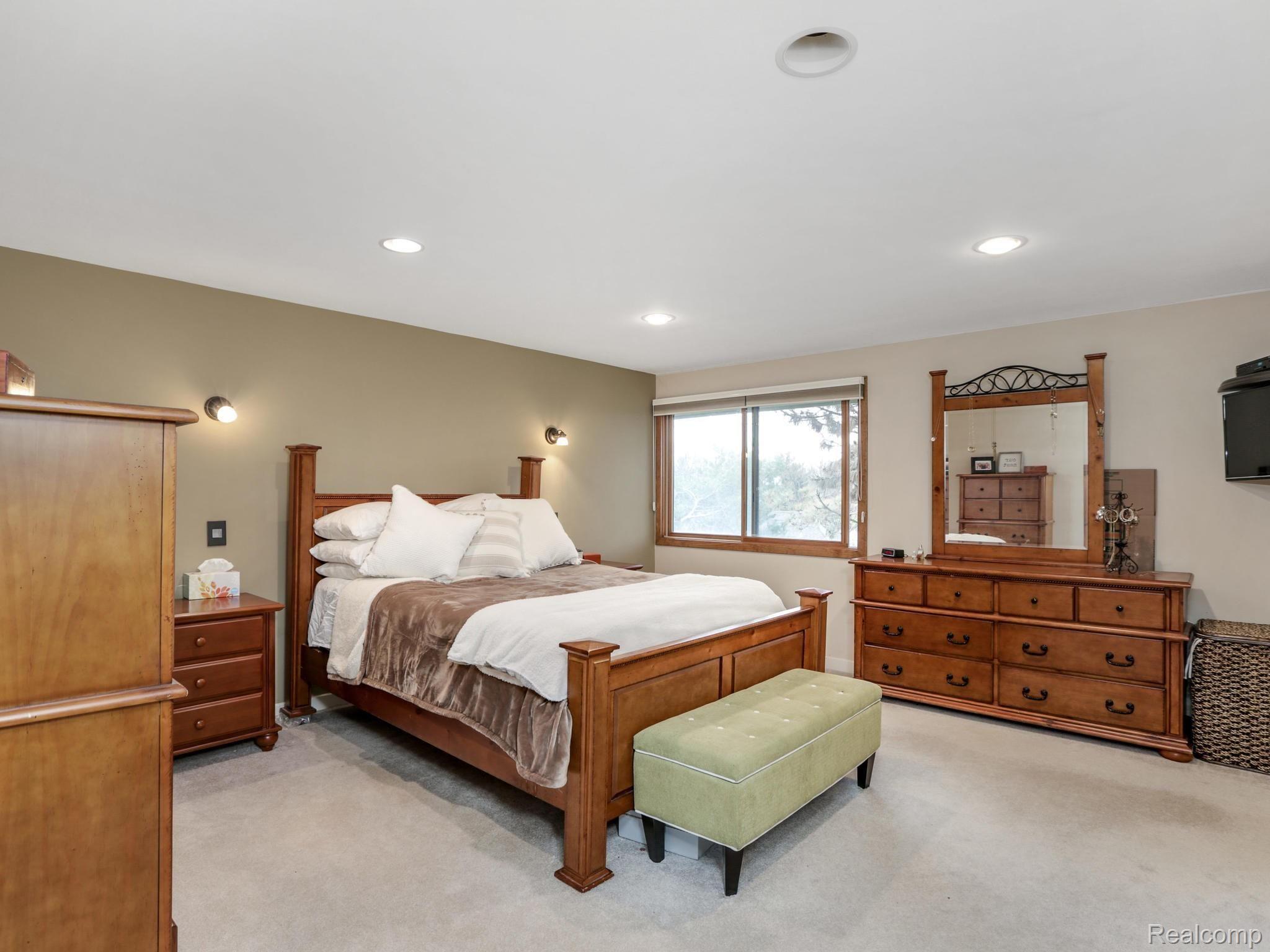 2965 Meadowbrook Drive Rochester, MI 48309 - Photo 20 of 32 2965 Meadowbrook Dr Rochester-015-015-2965 Meadowbrook Drive-MLS_Size.jpg