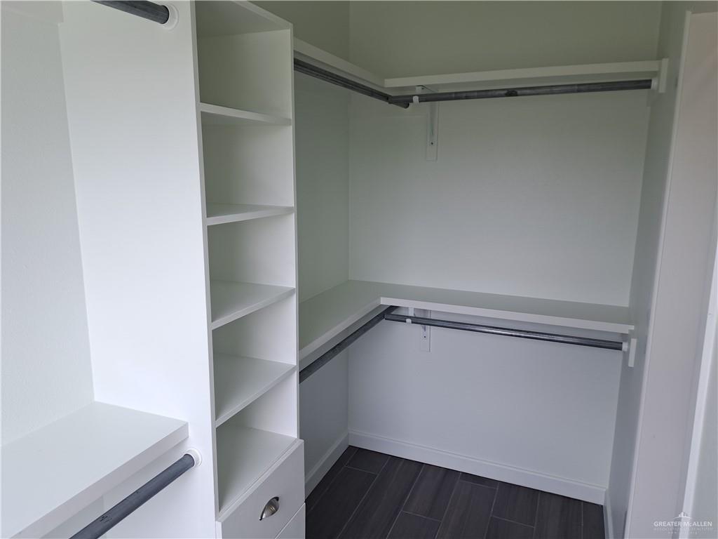 708 East 3rd Avenue Elsa, TX 78543 - Photo 16 of 33 View of walk in closet