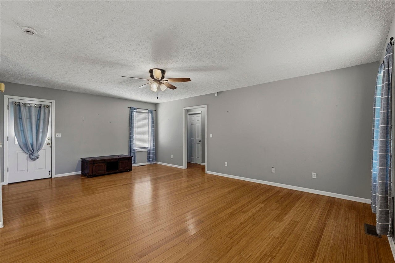 313 New Cut Road Bowling Green, KY 42103 - Photo 6 of 26 Gallery Image 6
