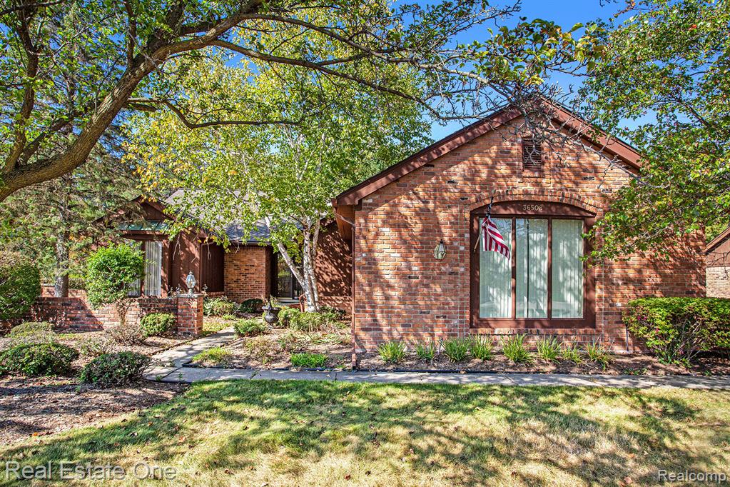 36508 Valley Ridge Drive Farmington Hills, MI 48331 - Photo 4 of 29