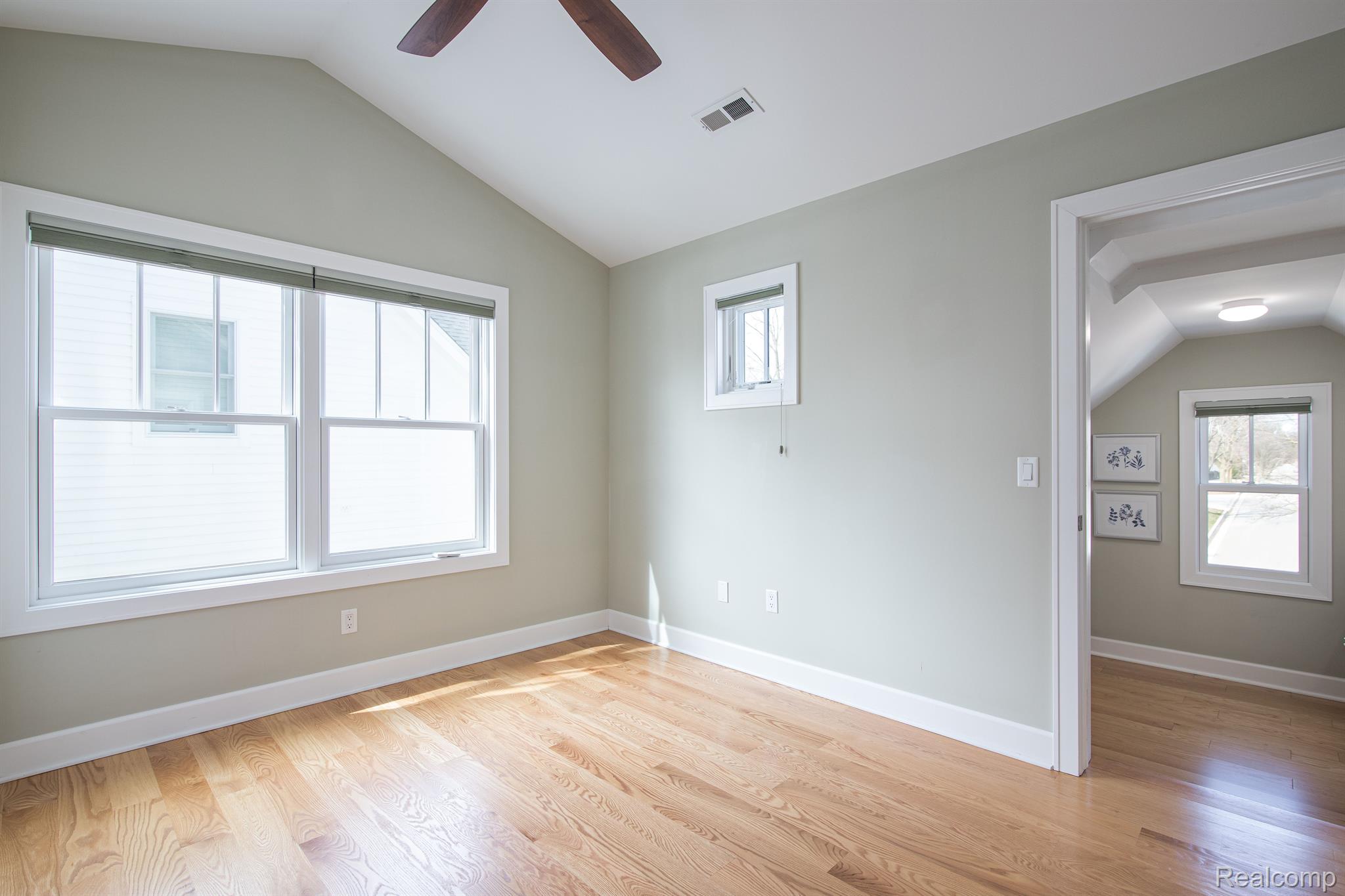 327 West 2nd Street Rochester, MI 48307 - Photo 30 of 65 Gallery Image 30