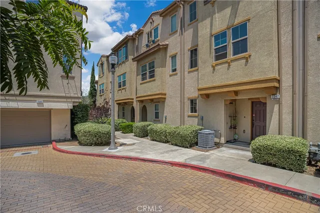 $699,999 | 14120 Willow Lane, Van Nuys, CA 91405