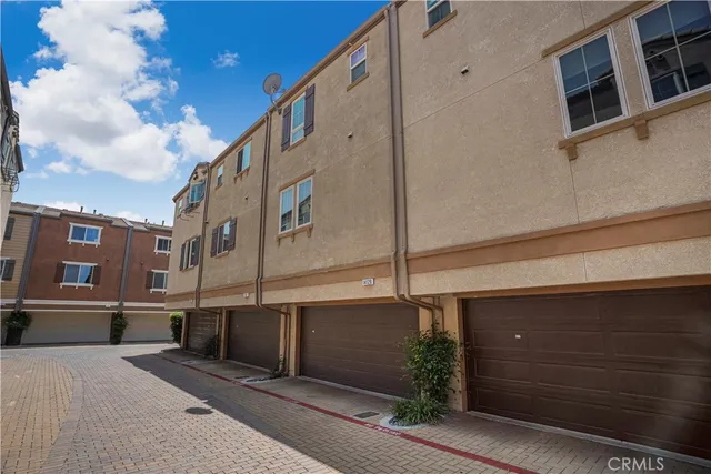 $699,999 | 14120 Willow Lane, Van Nuys, CA 91405