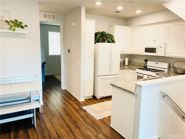 $699,999 | 14120 Willow Lane, Van Nuys, CA 91405