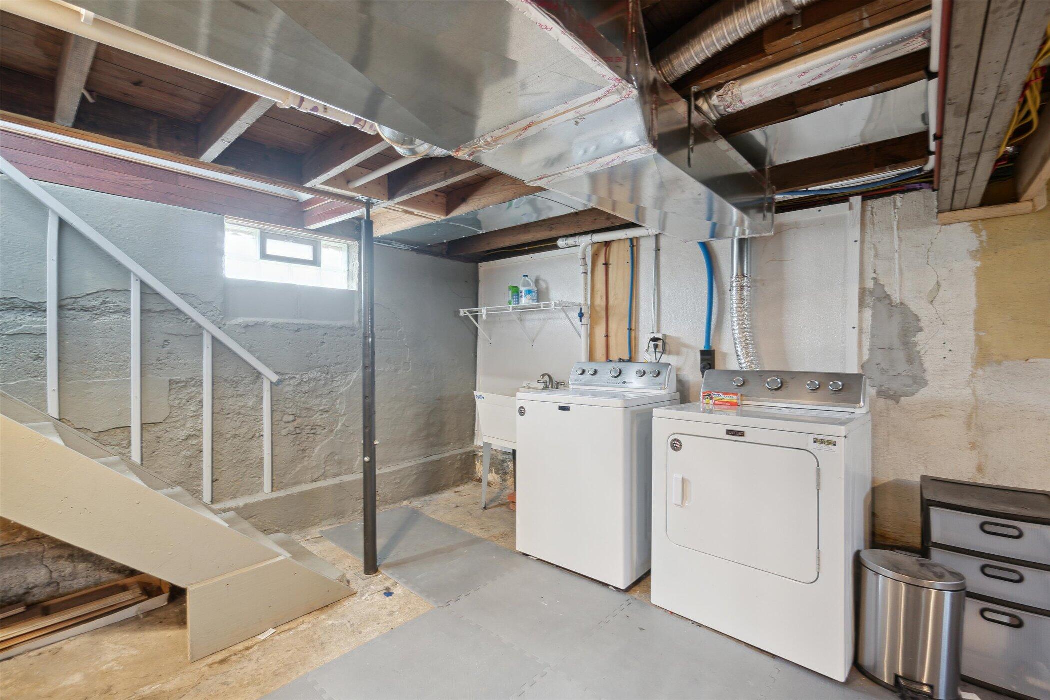1399 South Genesee Road Burton, MI 48509 - Photo 28 of 34 33-1399-S-Genesee-Rd-Burton-MI-48509-Win