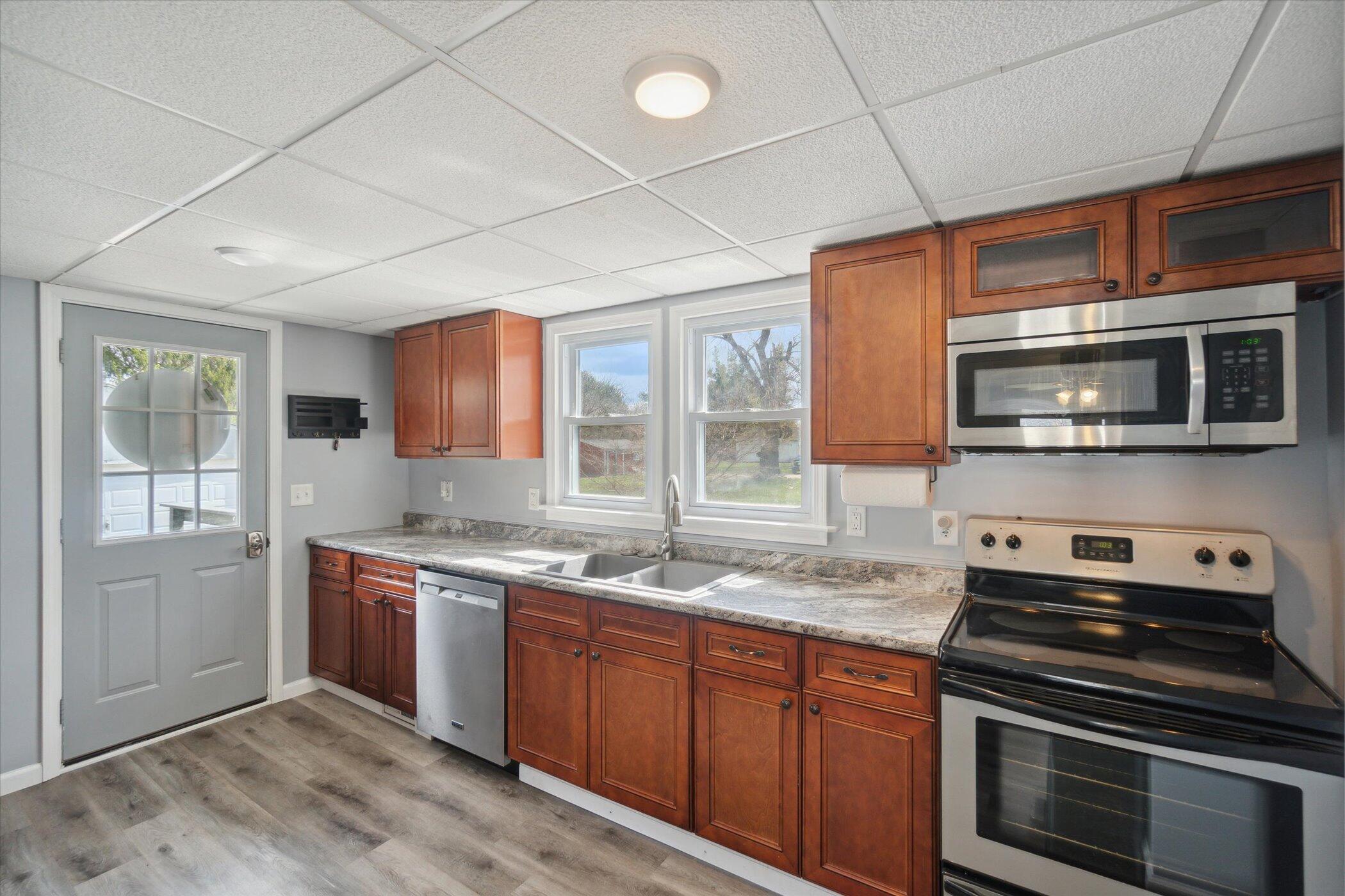 1399 South Genesee Road Burton, MI 48509 - Photo 4 of 34 13-1399-S-Genesee-Rd-Burton-MI-48509-Win