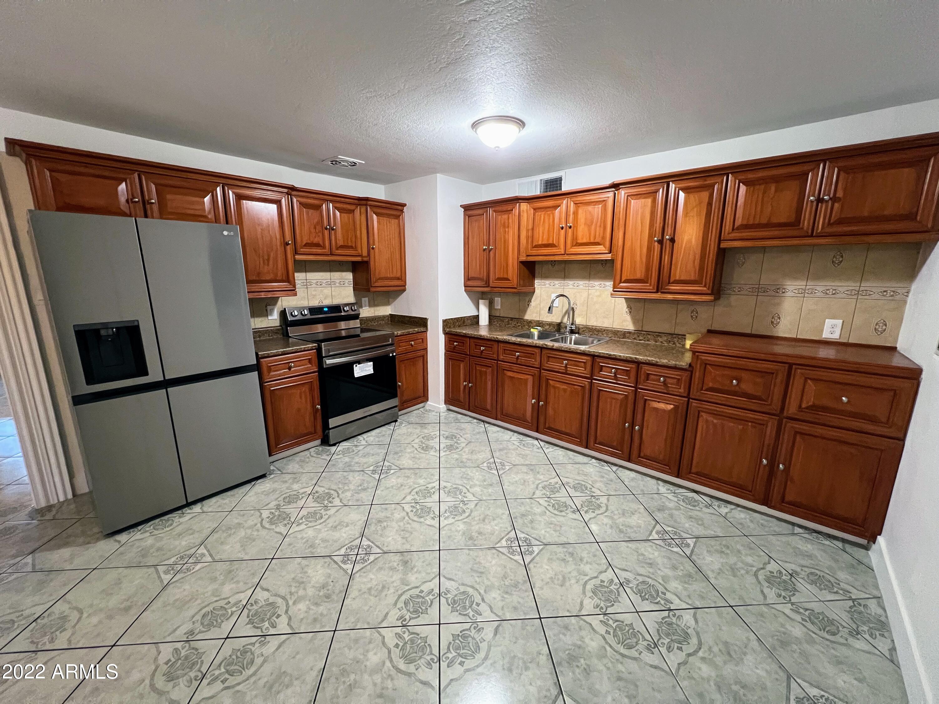 4626 East Pecan Road Phoenix, AZ 85040 - Photo 8 of 38 IMG_5675