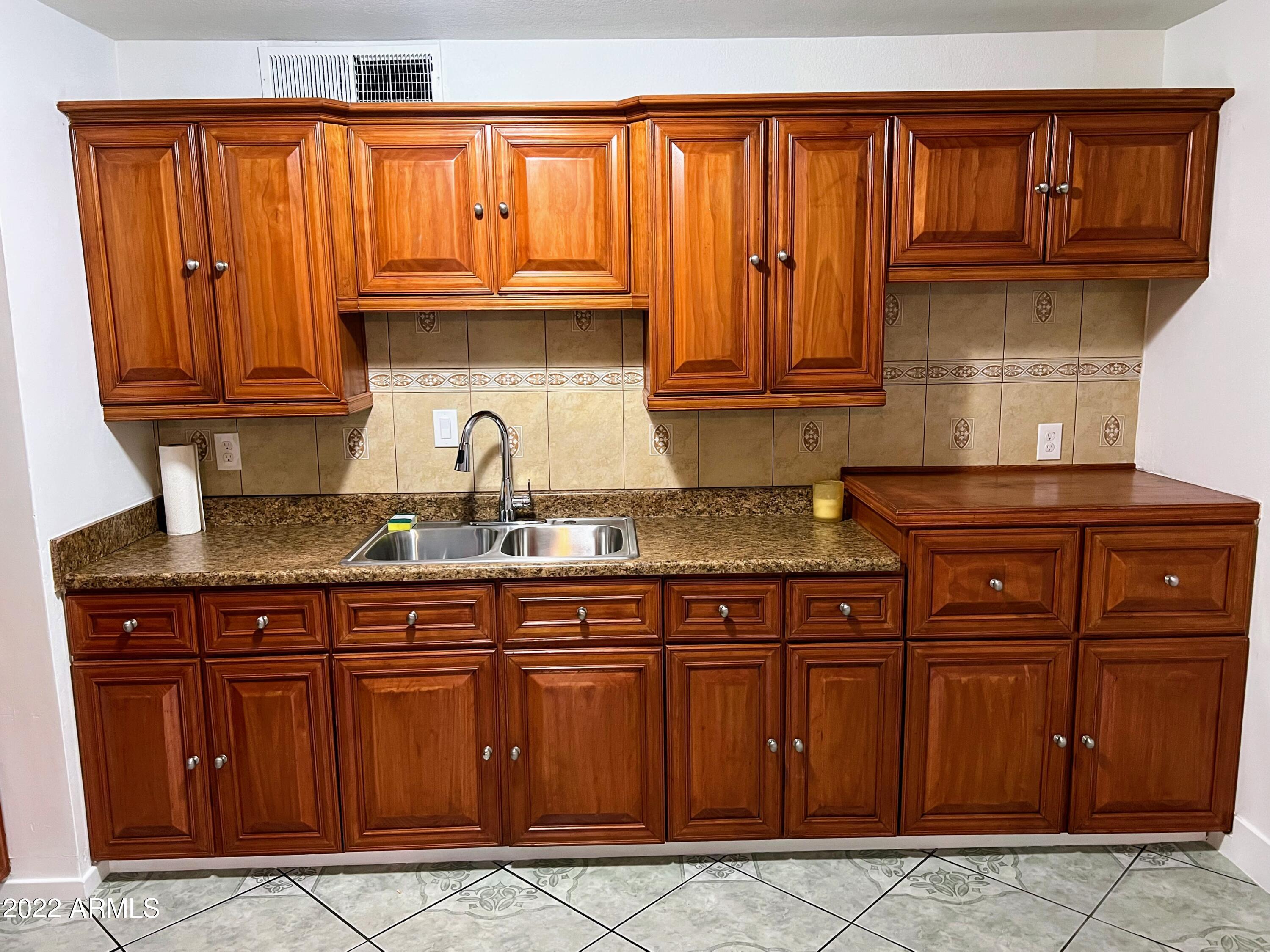 4626 East Pecan Road Phoenix, AZ 85040 - Photo 10 of 38 IMG_5674