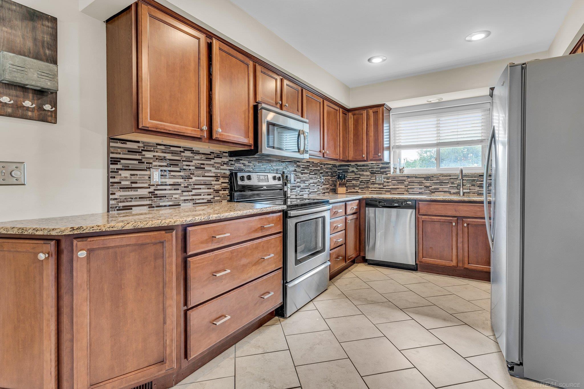 690 Baker Street Rochester Hills, MI 48307 - Photo 13 of 30