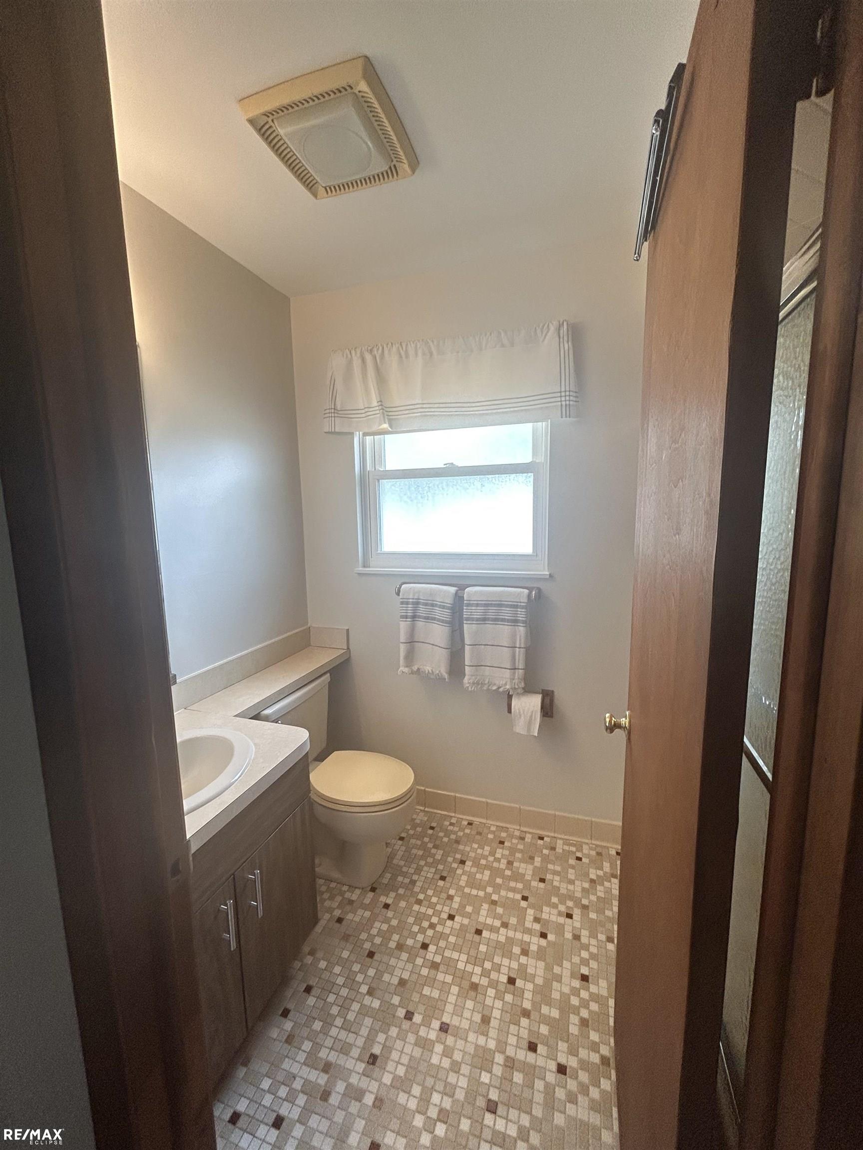 12547 Clinton River Road Sterling Heights, MI 48313 - Photo 18 of 40 50110585-18.JPG