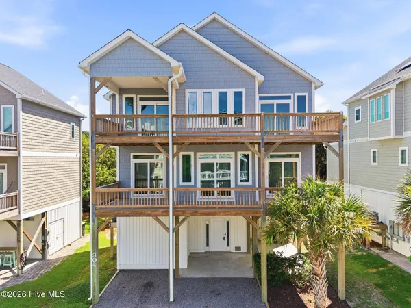 $962,000 | 304 Oceanaire Lane, Surf City, NC 28445