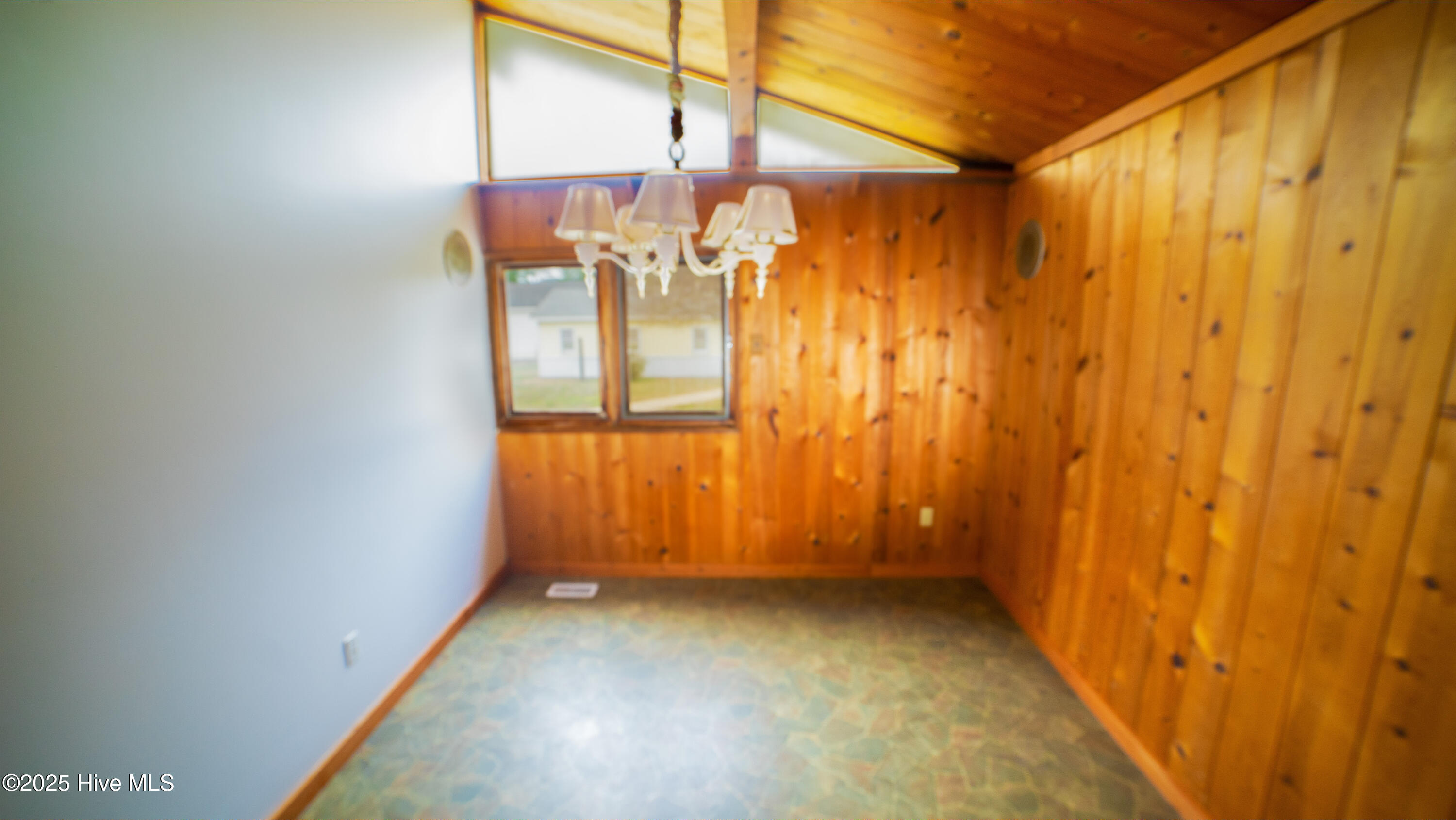 115 Gumberry Road Ayden, NC 28513 - Photo 10 of 15 Dining area