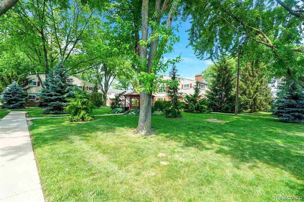 721 West Maple Road Clawson, MI 48017 - Photo 3 of 19 Gallery Image 3