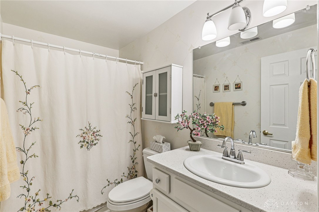 3170 East Stroop Road, Unit 103 Dayton, OH 45440 - Photo 19 of 34 Guest Bathroom