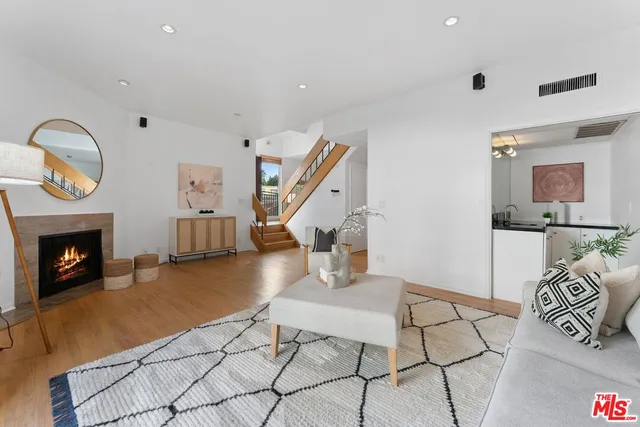 $998,000 | 1103 South Westgate Avenue, Unit 1, Los Angeles, CA 90049