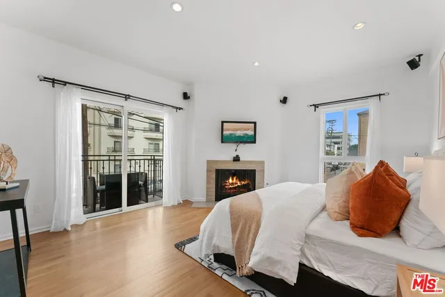 $998,000 | 1103 South Westgate Avenue, Unit 1, Los Angeles, CA 90049