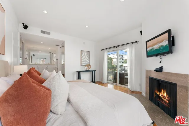 $998,000 | 1103 South Westgate Avenue, Unit 1, Los Angeles, CA 90049
