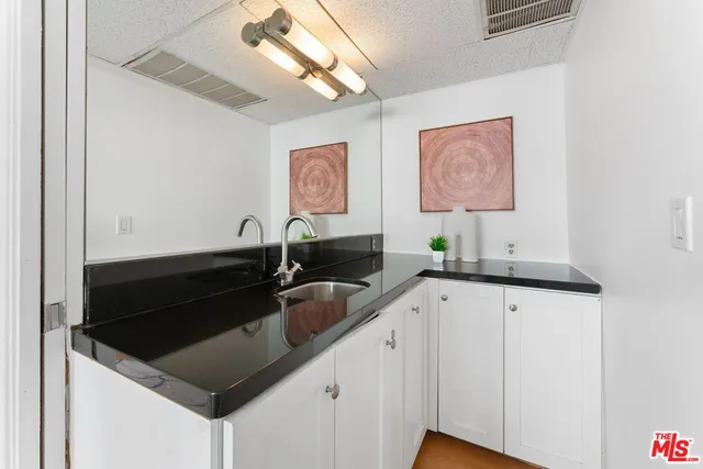 $998,000 | 1103 South Westgate Avenue, Unit 1, Los Angeles, CA 90049