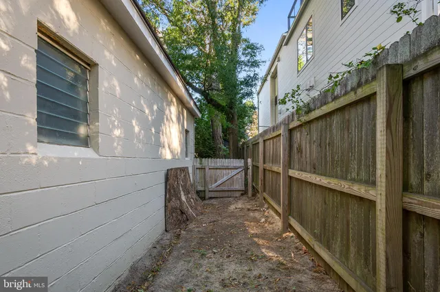 a view of a fountain in front of a house