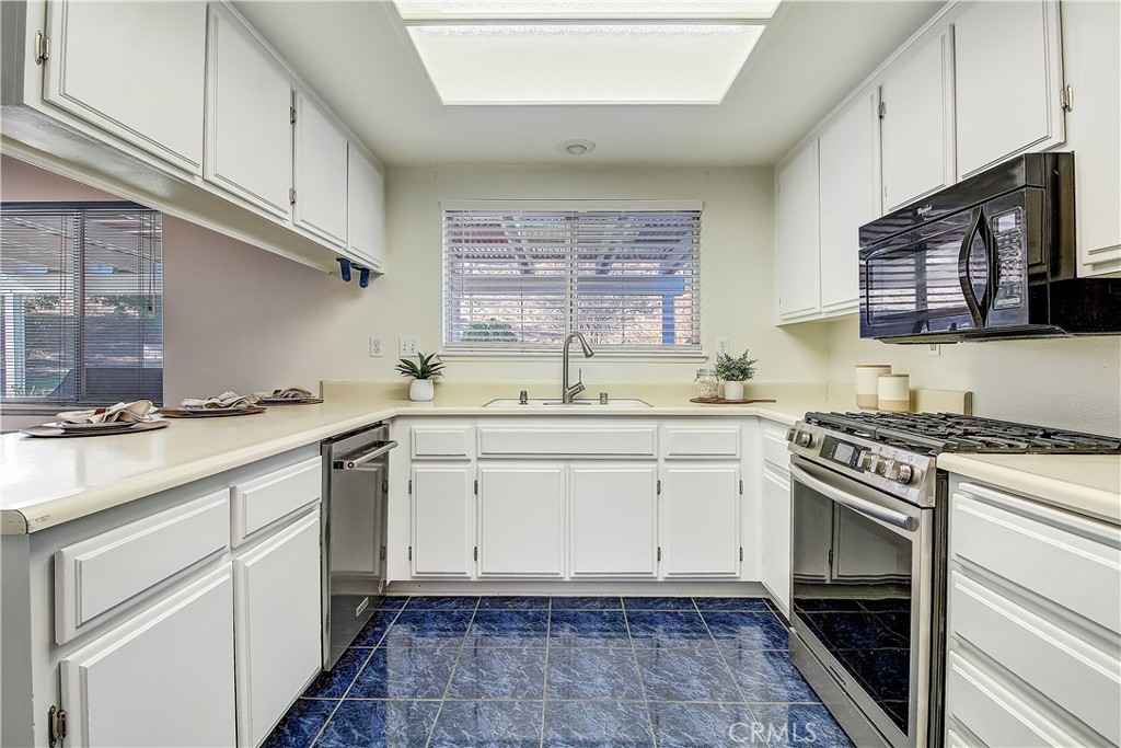 10849 Morning View Court Riverside, CA 92505 - Photo 19 of 50